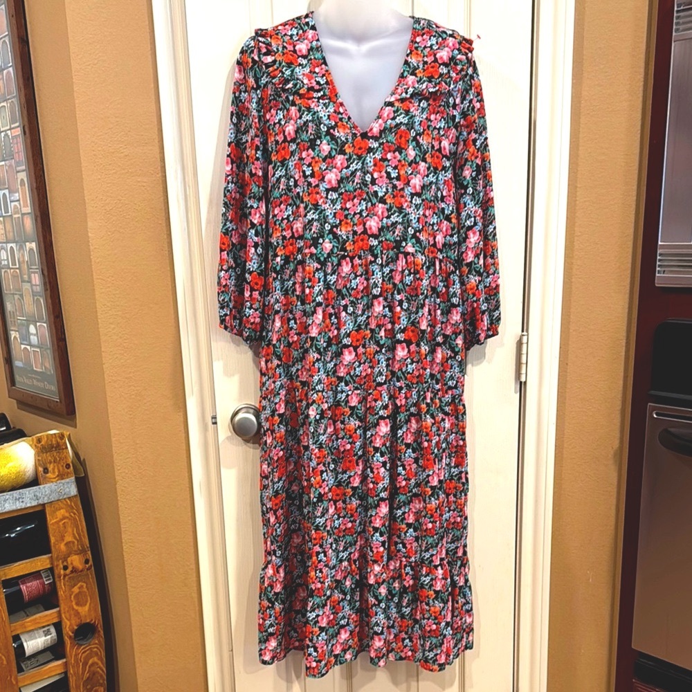 Zara Floral V-Neck tiered Dress. Sz Medium